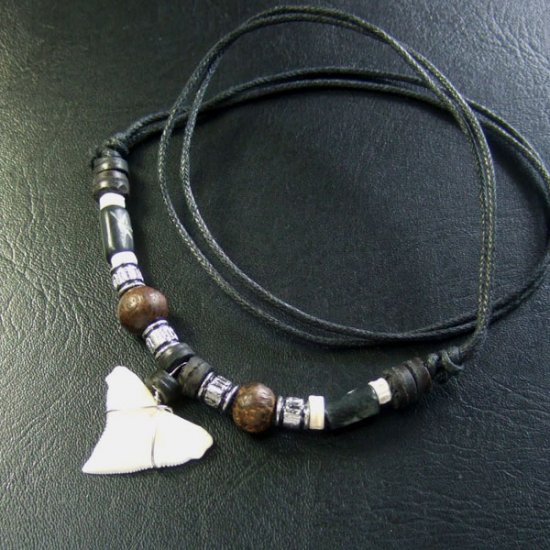 本物のサメの歯ネックレス - 20037etk