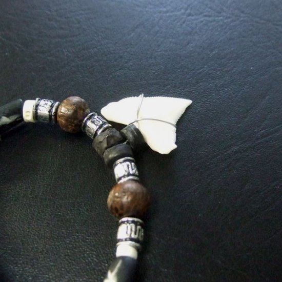 本物のサメの歯ネックレス - 20037etk