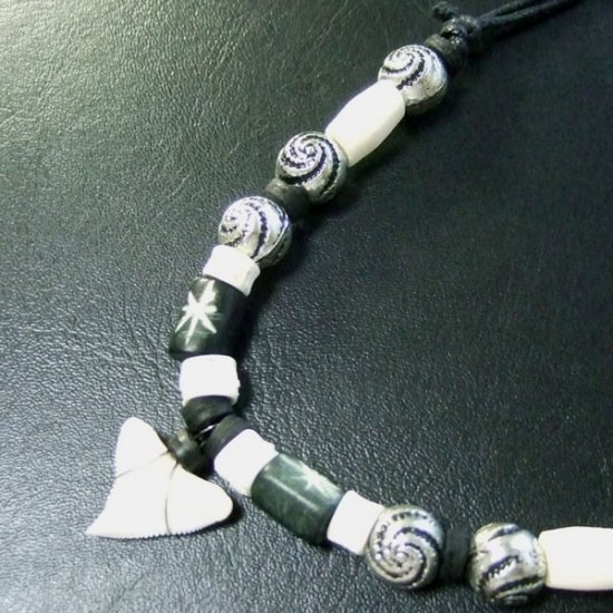 本物のサメの歯ネックレス - 20044etk