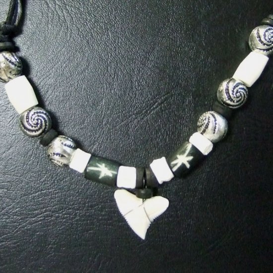 本物のサメの歯ネックレス - 20044etk