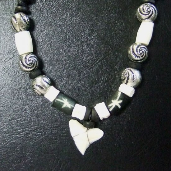 本物のサメの歯ネックレス - 20044etk