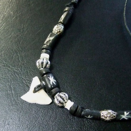 本物のサメの歯ネックレス - 20045etk