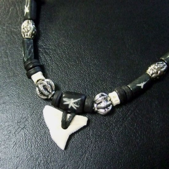 本物のサメの歯ネックレス - 20045etk