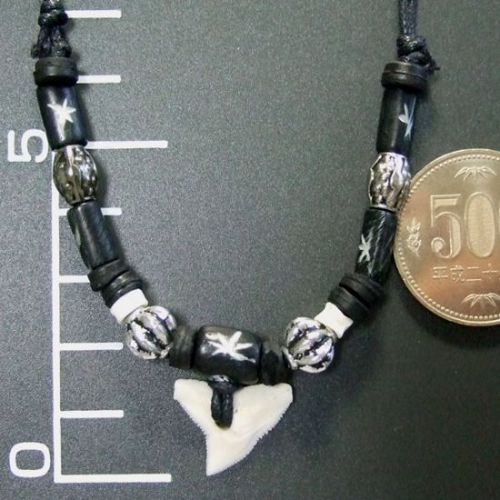 本物のサメの歯ネックレス - 20045etk