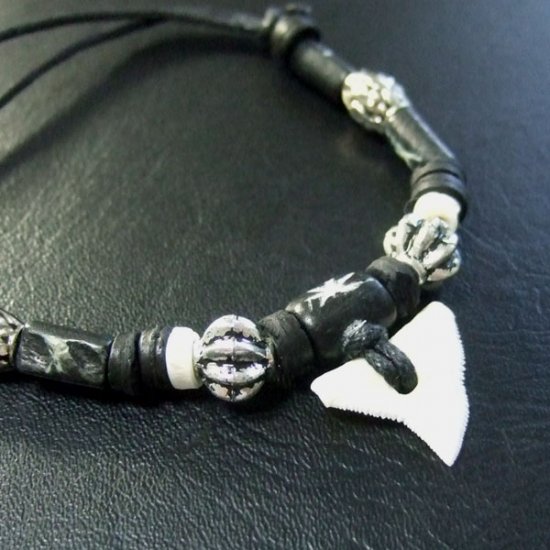 本物のサメの歯ネックレス - 20045etk