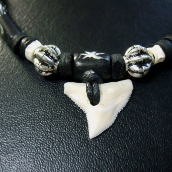本物のサメの歯ネックレス - 20045etk