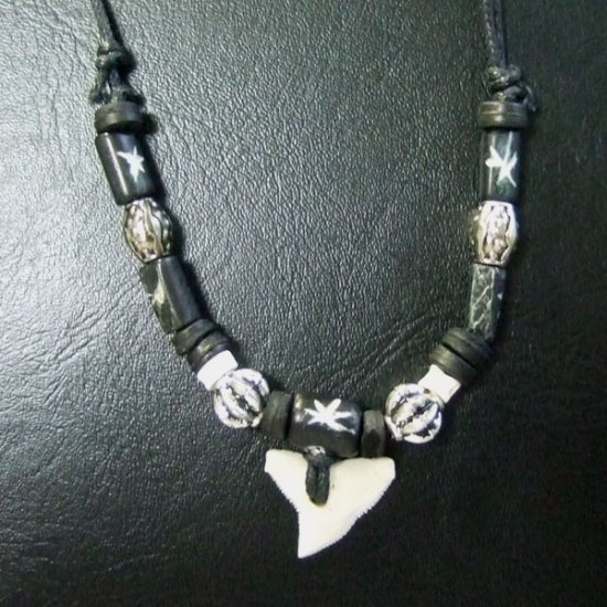 本物のサメの歯ネックレス - 20045etk