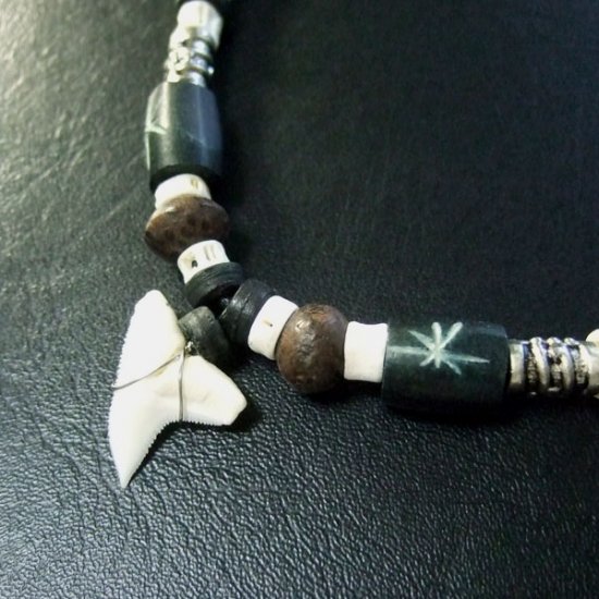 本物のサメの歯ネックレス - 20046etk