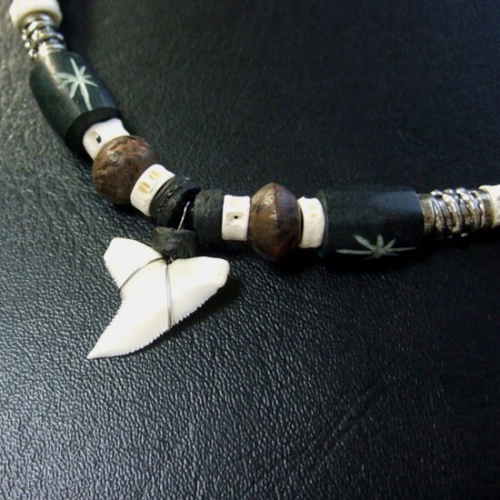 本物のサメの歯ネックレス - 20046etk