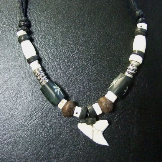 本物のサメの歯ネックレス - 20046etk