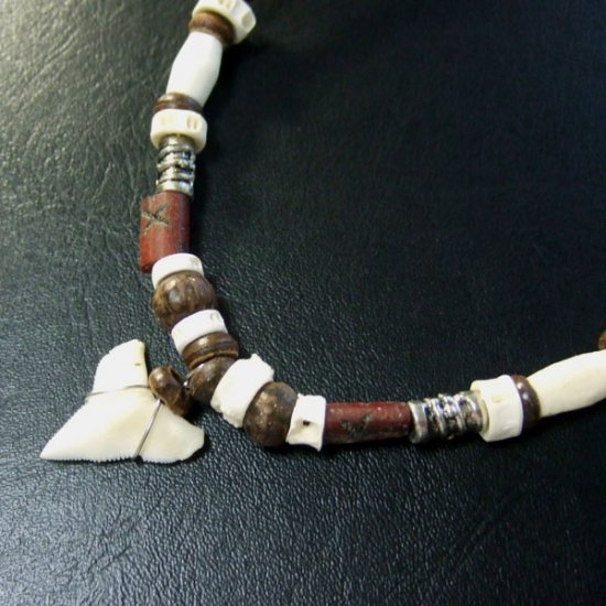 本物のサメの歯ネックレス - 20047etk