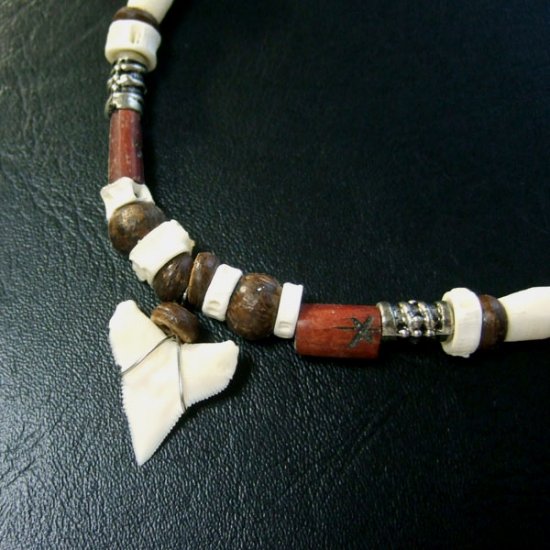 本物のサメの歯ネックレス - 20047etk