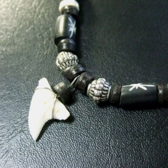 本物のサメの歯ネックレス - 20048etk