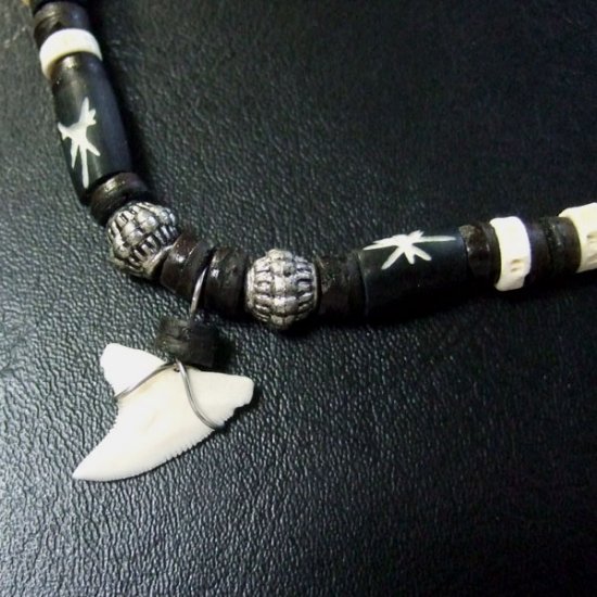 本物のサメの歯ネックレス - 20048etk