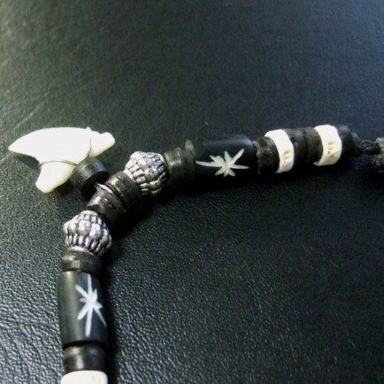 本物のサメの歯ネックレス - 20048etk