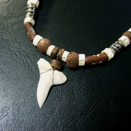 本物のサメの歯ネックレス - 20050etk