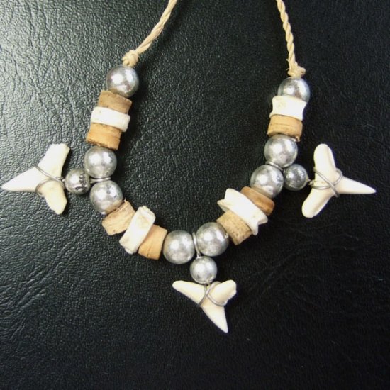 本物のサメの歯ネックレス - 20061esw