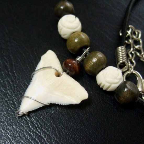 メジロザメ サメの歯チョーカー（約2.4cm） - 20087zhb