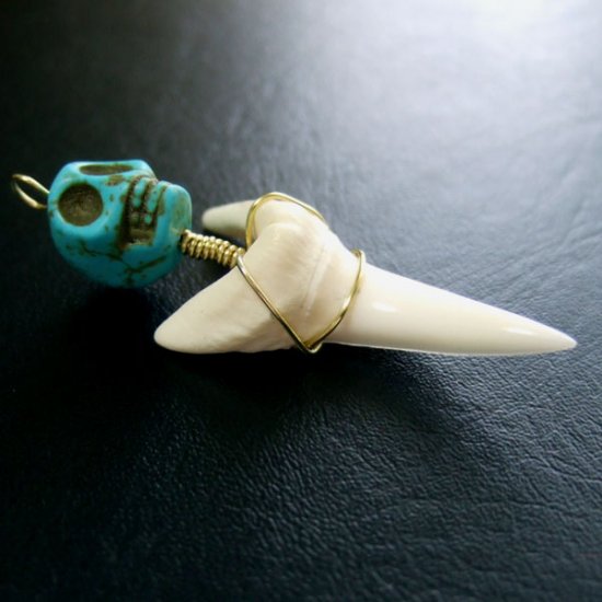 【表示現品】大サイズ アオザメの歯（約4.1cm）ペンダント - 20120zhb