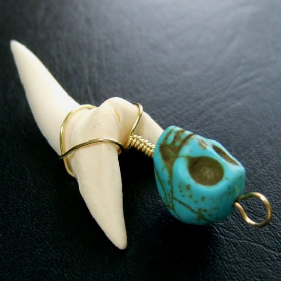 【表示現品】大サイズ アオザメの歯（約4.1cm）ペンダント - 20120zhb