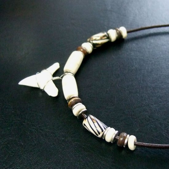 約2.5cm メジロザメ 本物のサメの歯ネックレス - 20144zhb