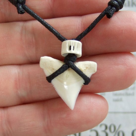 【表示現品】2.3cm メジロザメの上あごの歯ペンダント - 20355zhb
