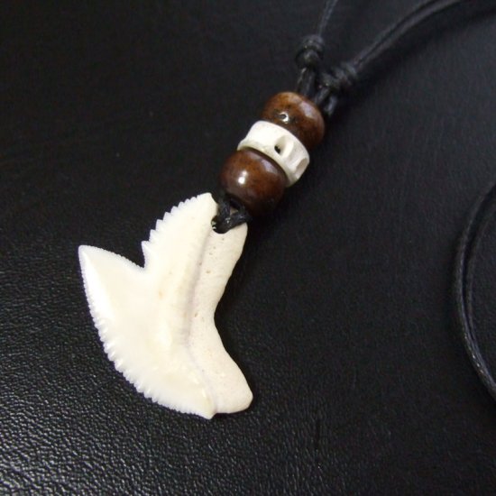 【表示現品】」イタチザメ（タイガーシャーク）の歯ペンダント 2.6 cm - 20436zhb