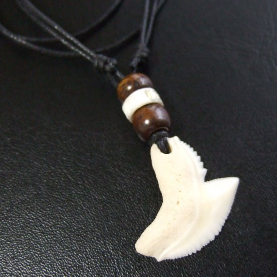 【表示現品】」イタチザメ（タイガーシャーク）の歯ペンダント 2.6 cm - 20436zhb