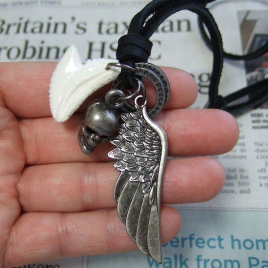 【表示現品】大型イタチザメの歯ペンダント - 20508zhb