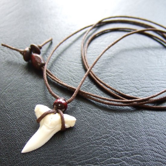 【表示現品】2.5cm ヨシキリザメのの歯ペンダント - 20595zhb