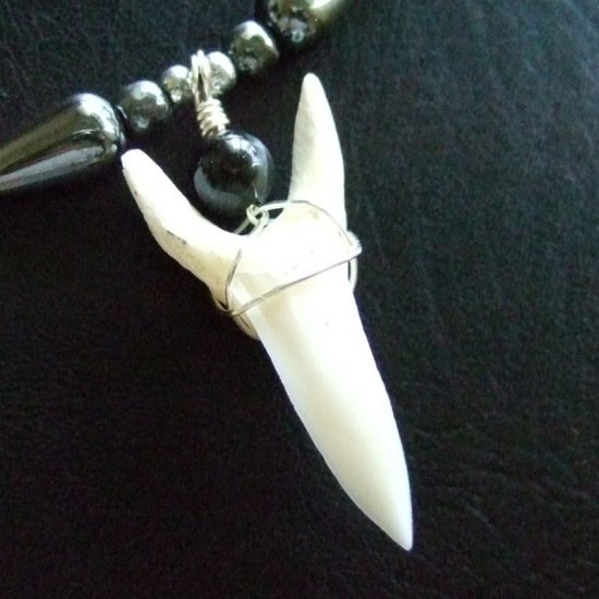 【表示現品】アオザメの歯（約3.6cm）ヘマタイトネックレス - 20659zhb