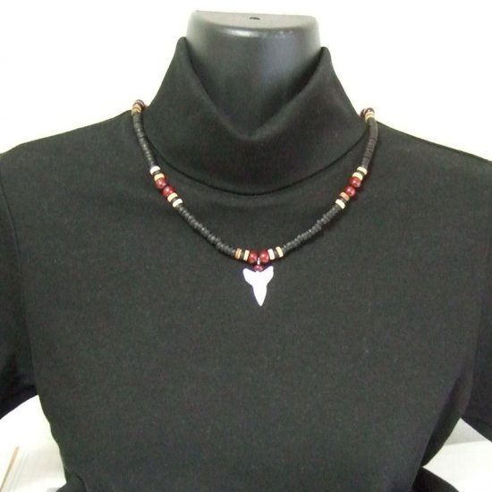 オオメジロザメの歯（下・大）　ビーズチョーカー - 20719zhb