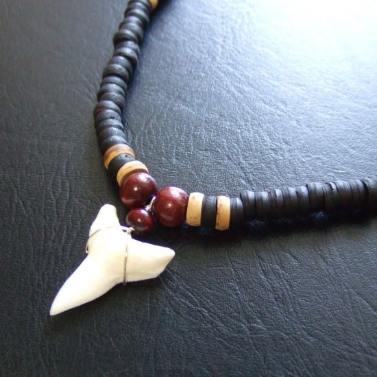 オオメジロザメの歯（下・大）　ビーズチョーカー - 20719zhb