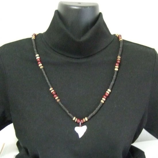 オオメジロザメの歯（上・大）　ビーズチョーカー（長） - 20720zhb