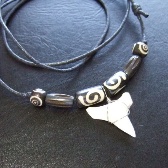 【表示現品】オオメジロザメの歯（下あご）ネックレス - 20753zhb