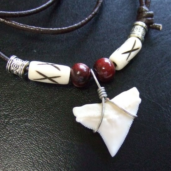 【表示現品】オオメジロザメの歯（上あご）ネックレス - 20755zhb