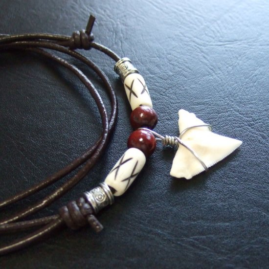 【表示現品】オオメジロザメの歯（上あご）ネックレス - 20755zhb