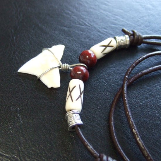 【表示現品】オオメジロザメの歯（上あご）ネックレス - 20755zhb