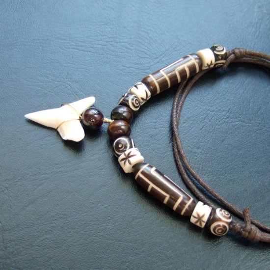 【表示現品】オオメジロザメの歯（下あご）ネックレス - 20776zhb