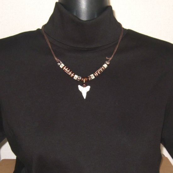 【表示現品】オオメジロザメの歯（下あご）ネックレス - 20776zhb