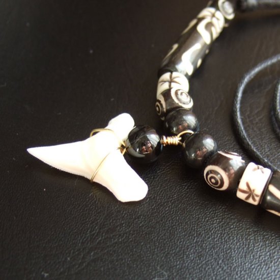 【表示現品】オオメジロザメの歯（下あご）ネックレス - 20777zhb