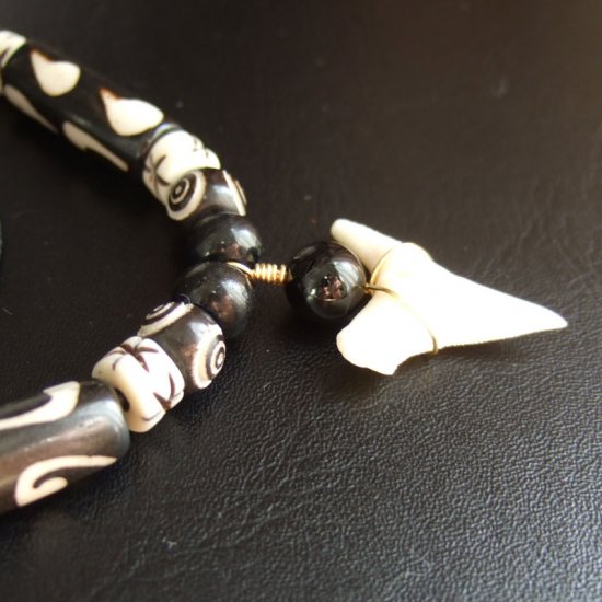 【表示現品】オオメジロザメの歯（下あご）ネックレス - 20777zhb