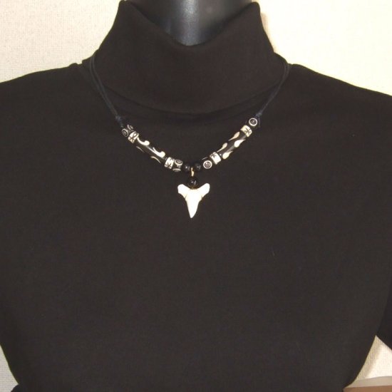 【表示現品】オオメジロザメの歯（下あご）ネックレス - 20777zhb