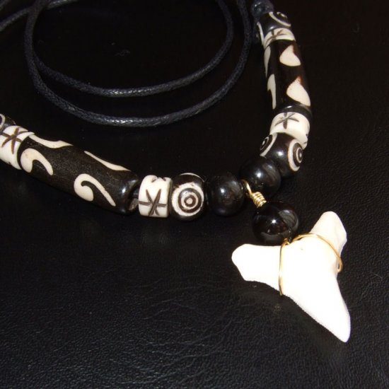 【表示現品】オオメジロザメの歯（下あご）ネックレス - 20777zhb