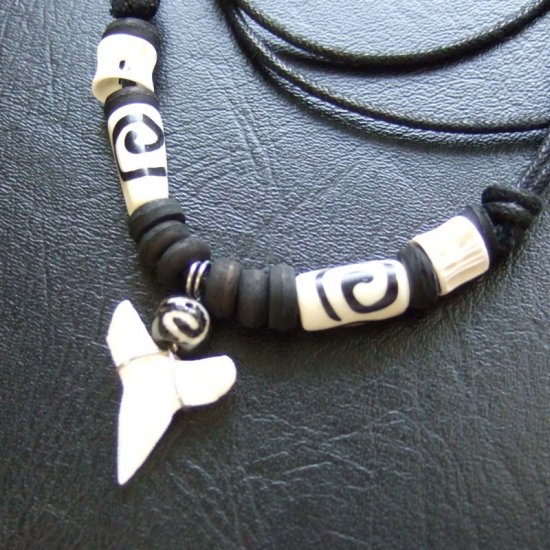 【表示現品】本物のサメの歯ネックレス（メジロザメ小型下あご） - 20818zhb