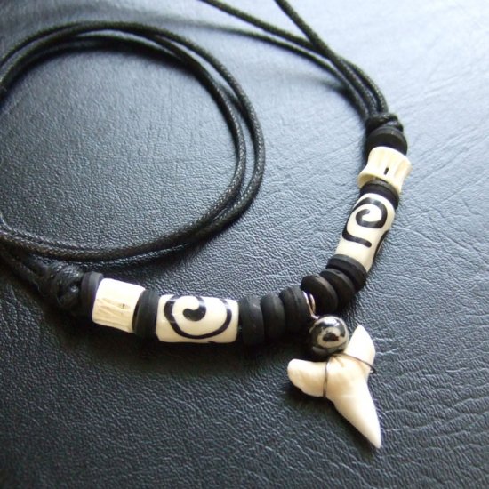 【表示現品】本物のサメの歯ネックレス（メジロザメ小型下あご） - 20818zhb