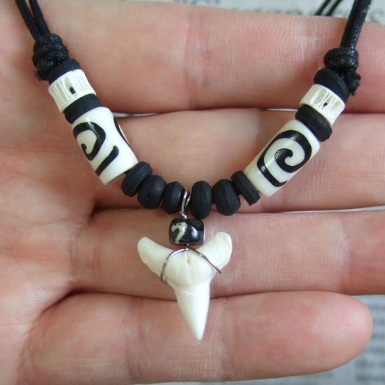 【表示現品】本物のサメの歯ネックレス（メジロザメ小型下あご） - 20819zhb