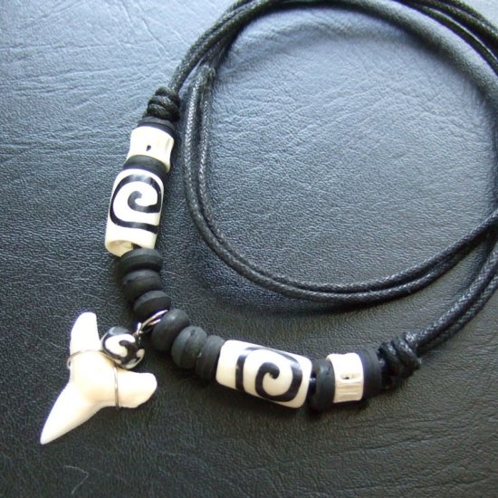 【表示現品】本物のサメの歯ネックレス（メジロザメ小型下あご） - 20819zhb