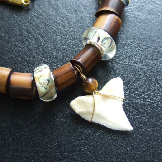 【表示現品】2.5cm メジロザメの歯ペンダント - 20839zhb