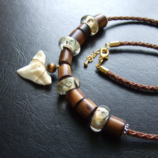 【表示現品】2.5cm メジロザメの歯ペンダント - 20839zhb